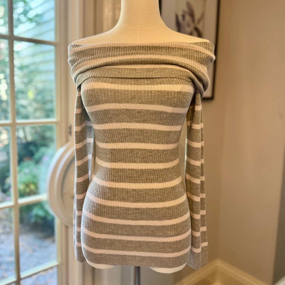 Light Grey and Baby Pink Long Sleeve Off-Shoulder Top Size XS
